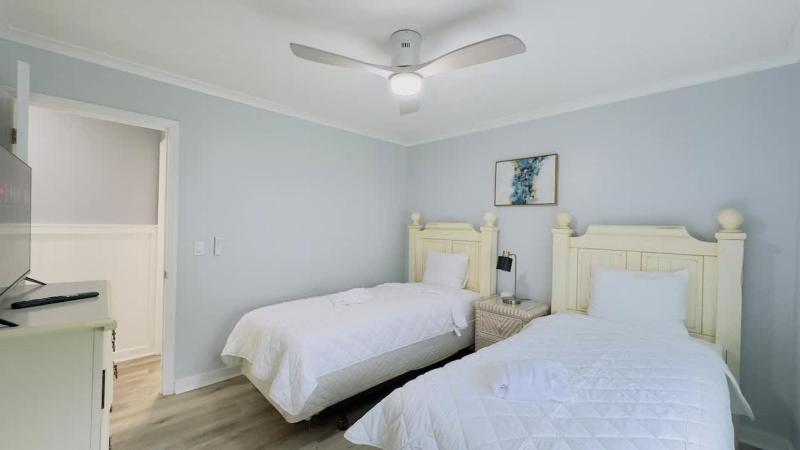 Bright & airy 2BR 2BA beach retreat A - image 26
