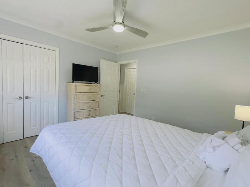 Bright & cozy 2BR 2BA beach retreat A - image 16
