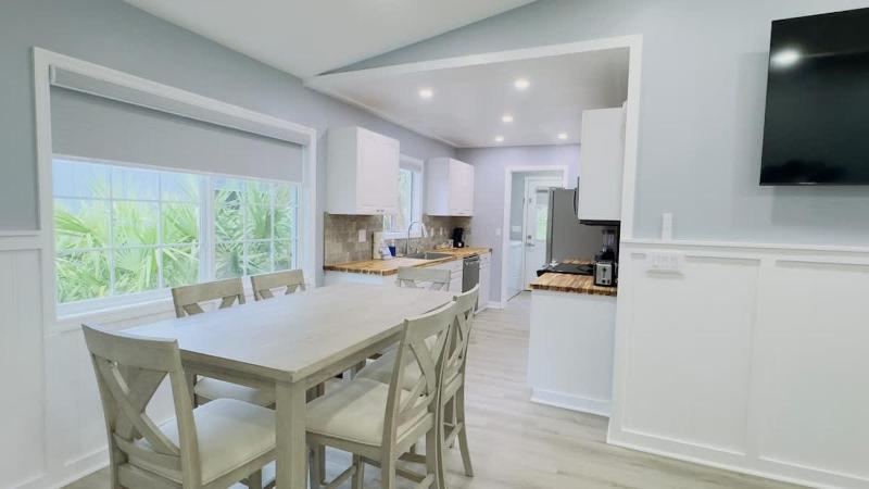 Bright 2BR 2BA retreat minutes from the ocean B - image 30