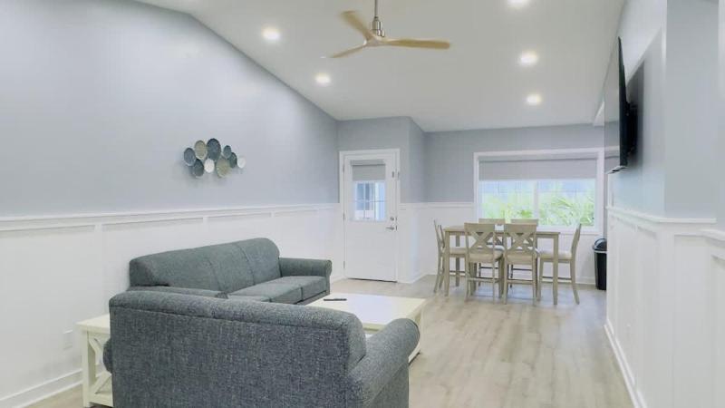 Bright 2BR 2BA retreat minutes from the ocean B - image 24