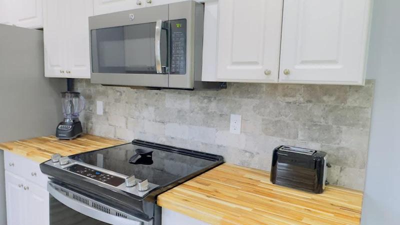 Bright 2BR 2BA retreat minutes from the ocean B - image 40