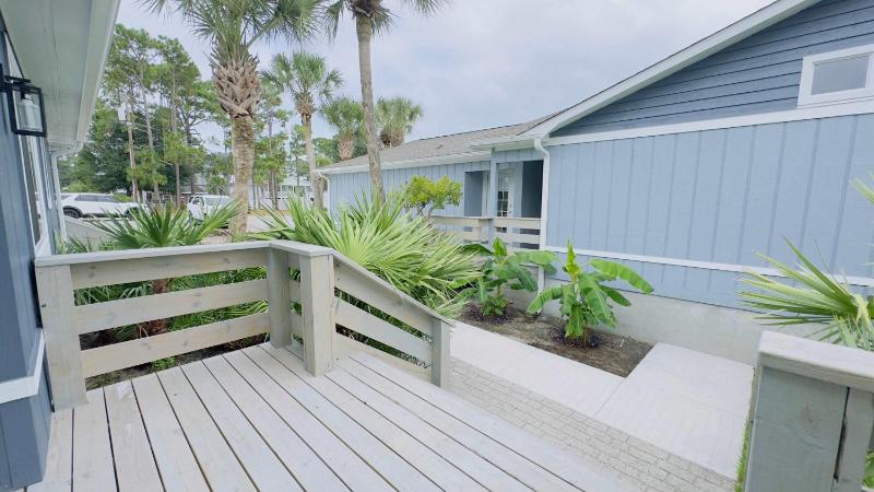Bright 2BR 2BA retreat minutes from the ocean B - image 3