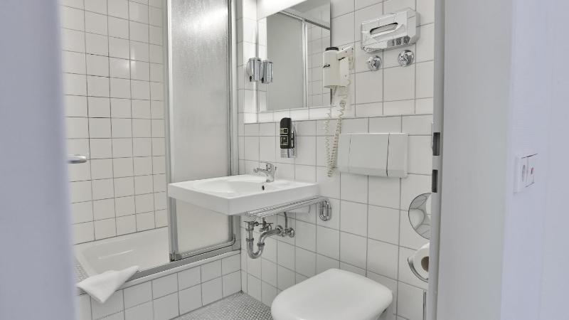 Single Room image 2
