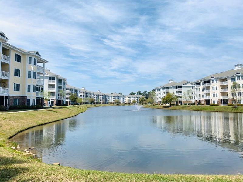 Radiant and bright condo in the center of MB - image 20