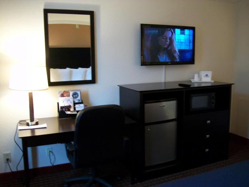 Queen Room image 2