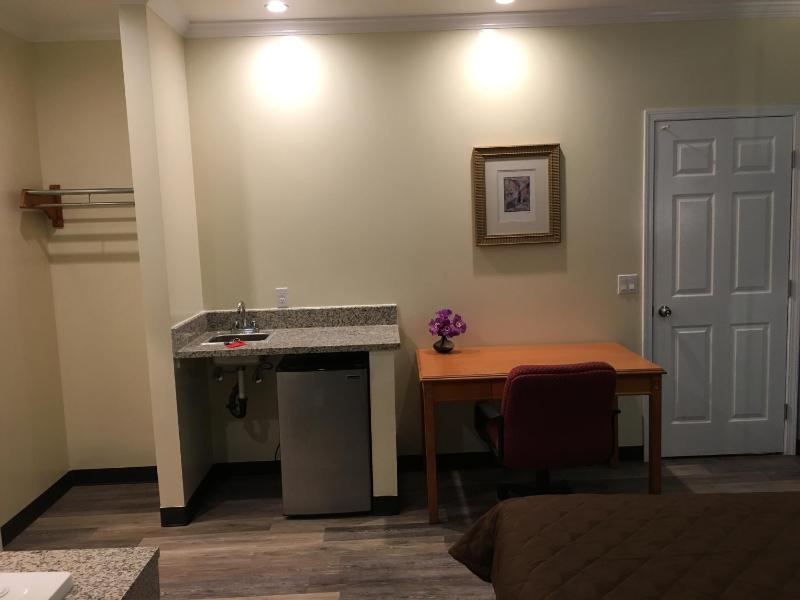 Honeymoon Suite image 3