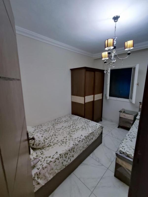 الاسكندريه المندره خطوات من الشاطئ ثاني نمره من الشاطيء تري البحر بوضوح من الجانب - image 8