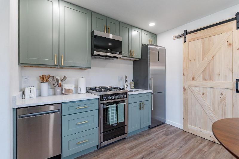 Downtown Bungalow -Duplex - EV Charger - image 26