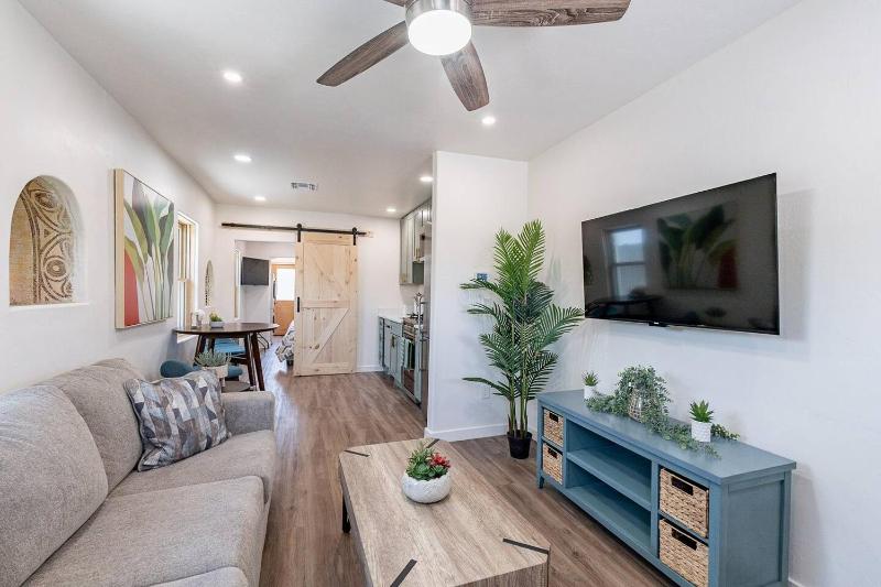 Downtown Bungalow -Duplex - EV Charger - image 35