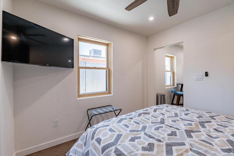 Downtown Bungalow -Duplex - EV Charger - image 39
