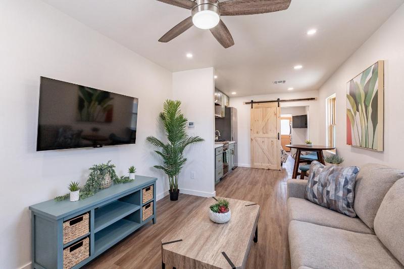 Downtown Bungalow -Duplex - EV Charger - image 22