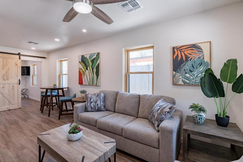Downtown Bungalow -Duplex - EV Charger - image 30