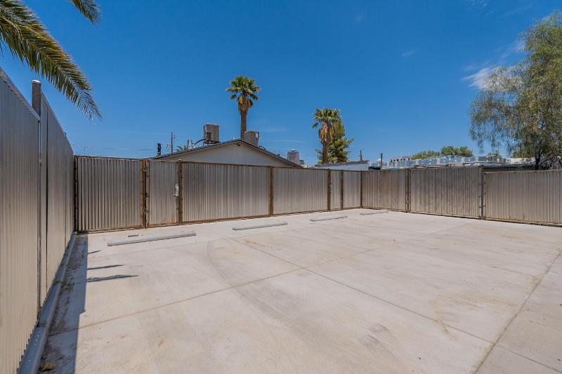 Downtown Bungalow -Duplex - EV Charger - image 33