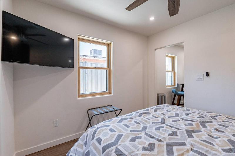 Downtown Bungalow -Duplex - EV Charger - image 16