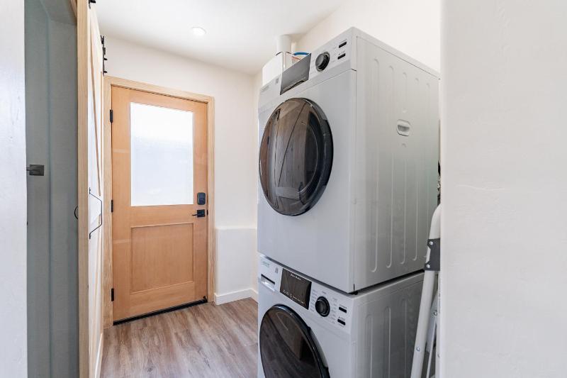 Downtown Bungalow -Duplex - EV Charger - image 20