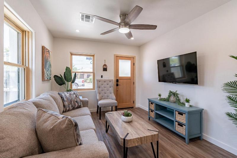 Downtown Bungalow -Duplex - EV Charger - image 29