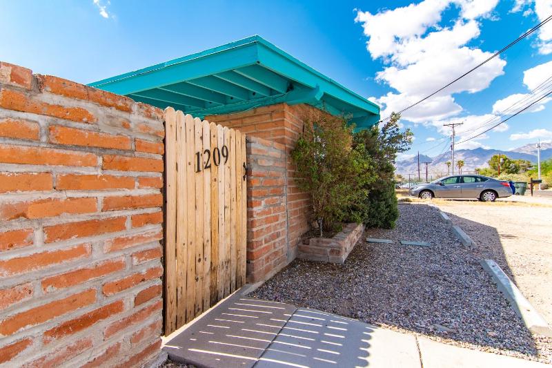 Full Triplex in Central Tucson EV charging - image 39