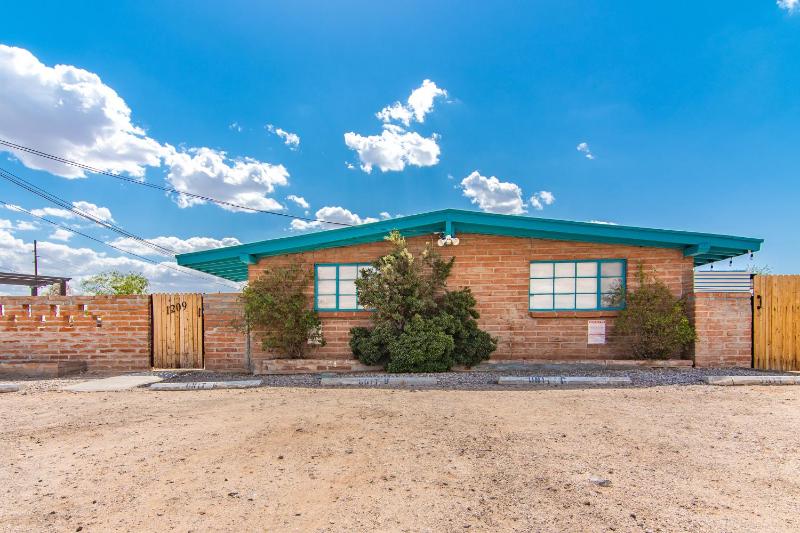 Full Triplex in Central Tucson EV charging - image 46
