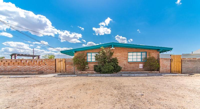 Full Triplex in Central Tucson EV charging - image 12