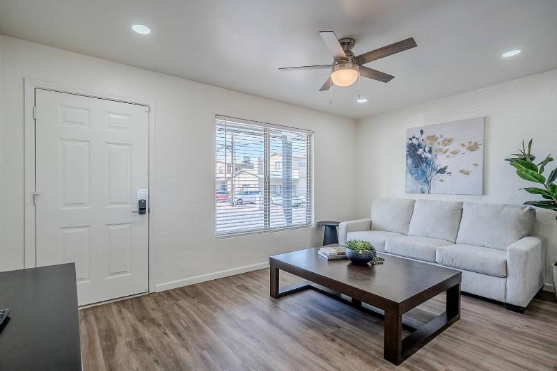 University Duplex by Tucson Renter Properties - image 8