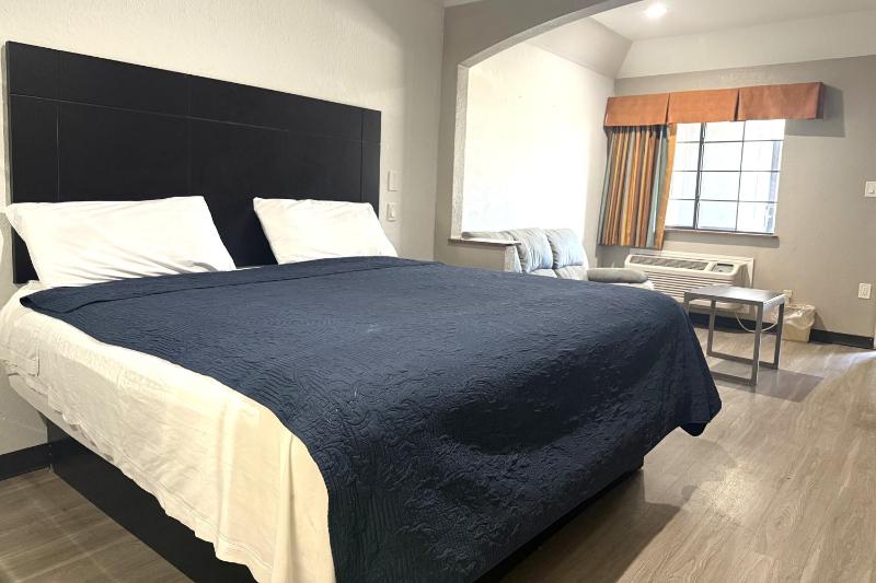 Hotel O Regency Suites Houston - IAH Beltway 8 - image 6