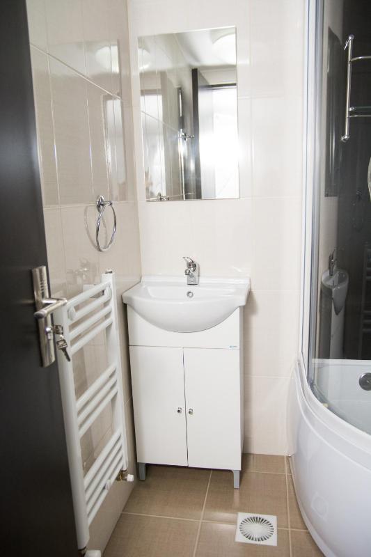 Standard Quadruple Room image 3
