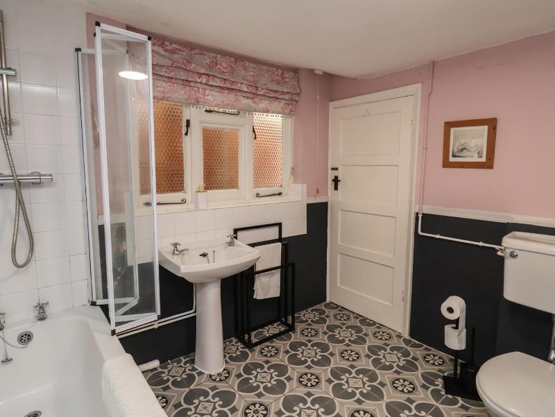Duchess Cottage - image 16
