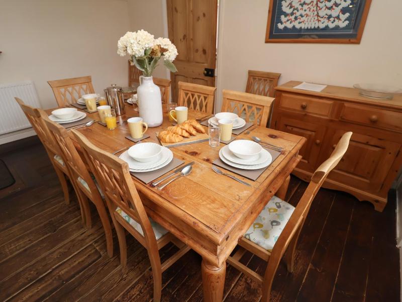 Duke Cottage - image 35