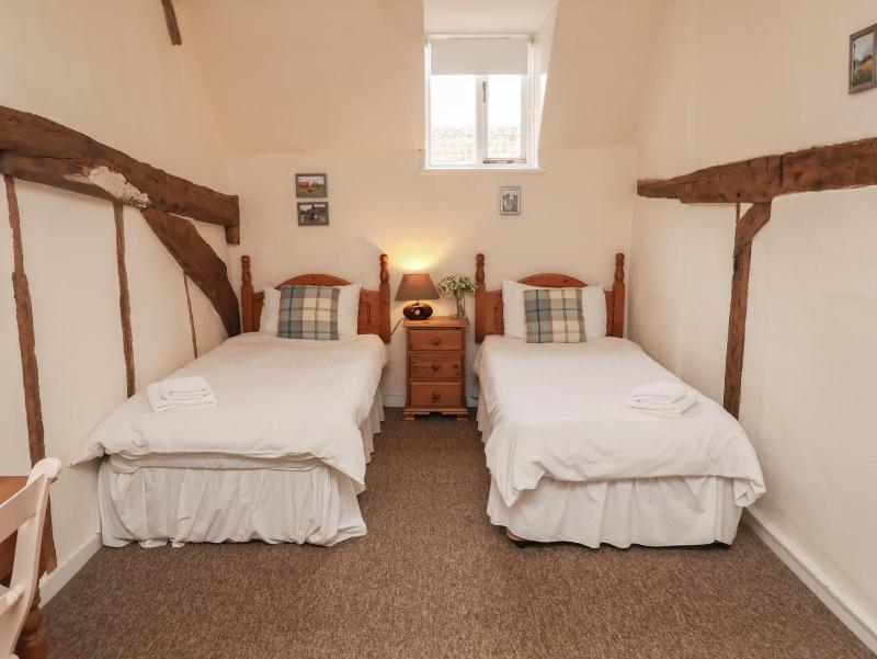 Duke Cottage - image 33