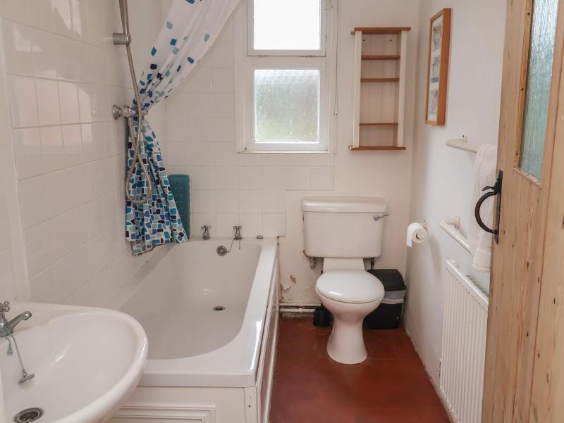 Duke Cottage - image 27