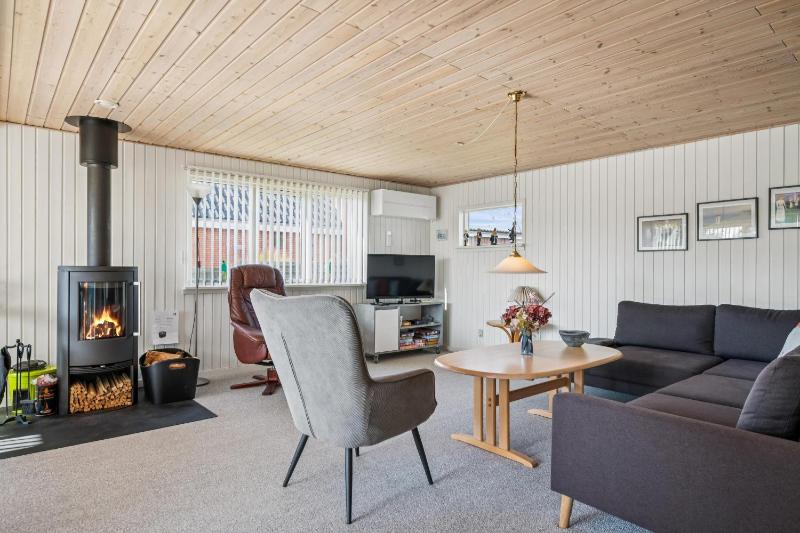 Beautiful Home In Ebeltoft With 2 Bedrooms And Wifi - image 3