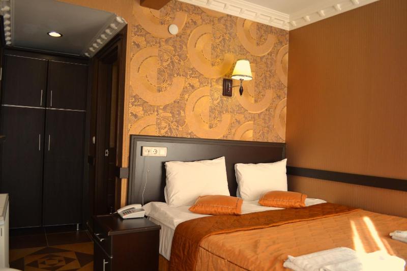 Standard Double Room image 3