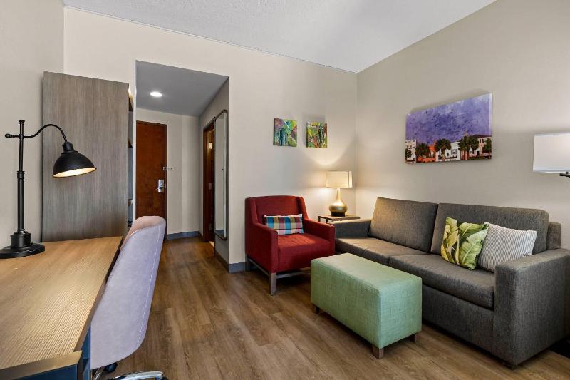 Comfort Suites Charleston West Ashley - image 22