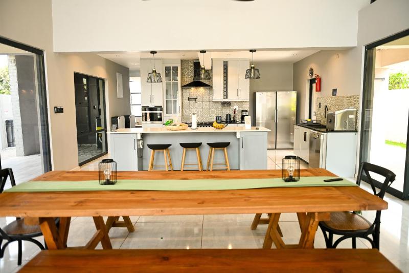 Architect-Designed Home with Pool - image 8
