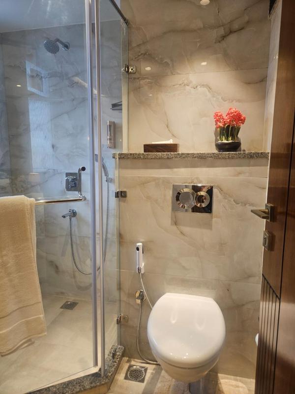 Blissful 5BHK Golf Course Road by Micasso home No Party - image 15