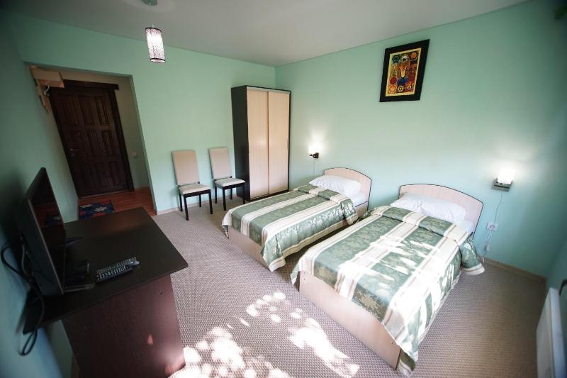 Twin Room image 4