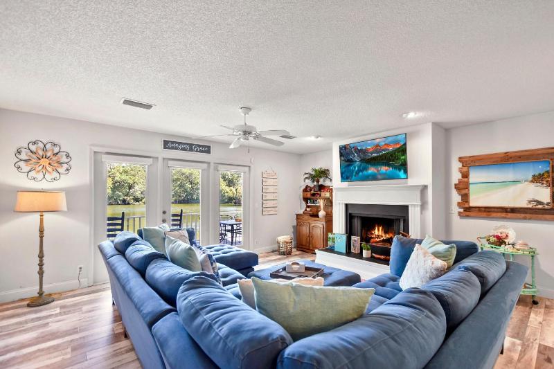 Serenity Lake Cottage - image 6