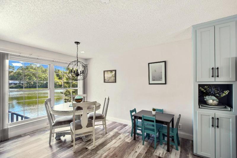 Serenity Lake Cottage - image 11