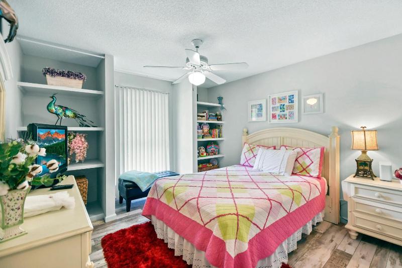 Serenity Lake Cottage - image 26