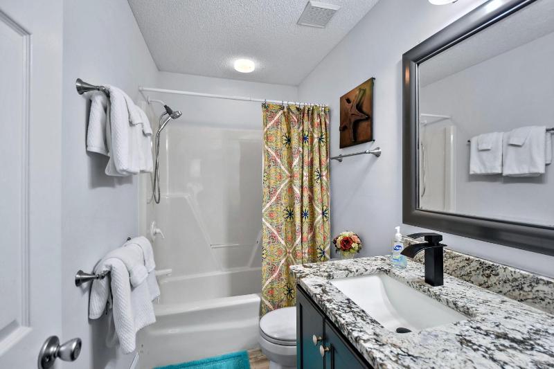 Serenity Lake Cottage - image 16