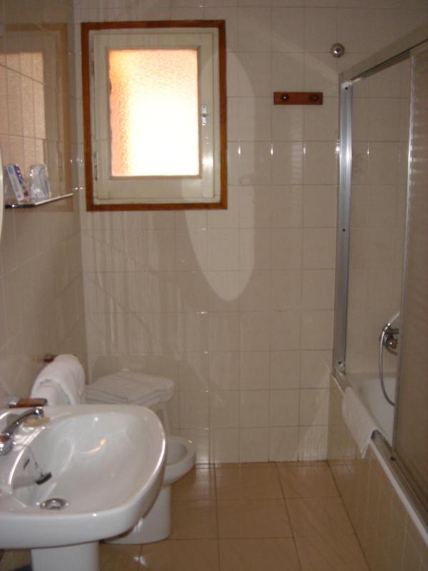 One-Bedroom Apartment (4 Adults) image 1