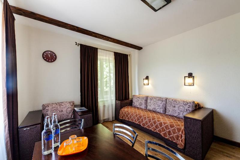 One-Bedroom Suite image 3
