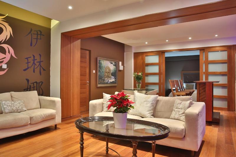 Deluxe Two-Bedroom Suite image 3