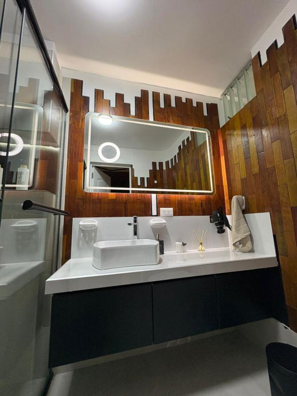 Suite Black de Diseno Moderno - image 4