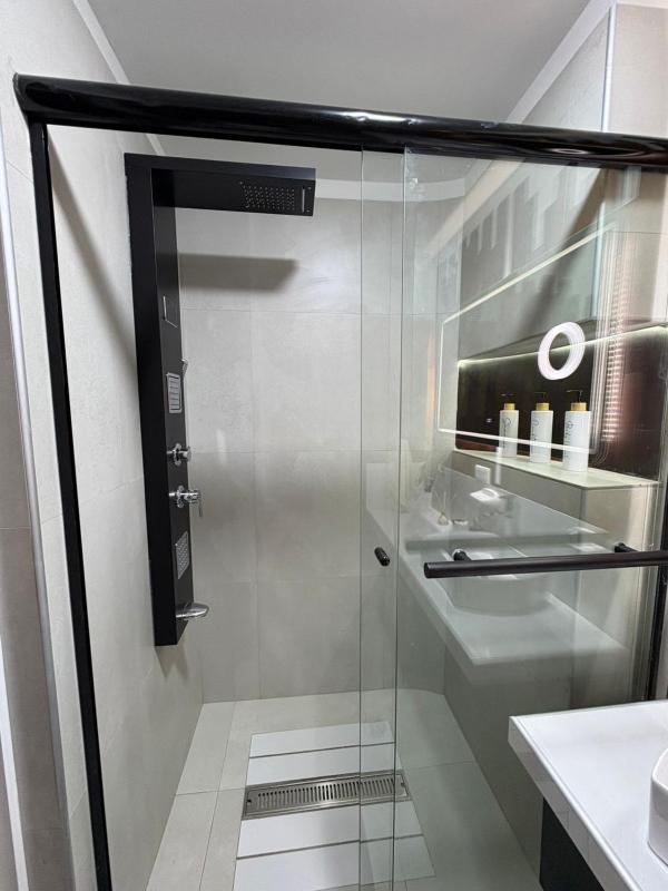 Suite Black de Diseno Moderno - image 8