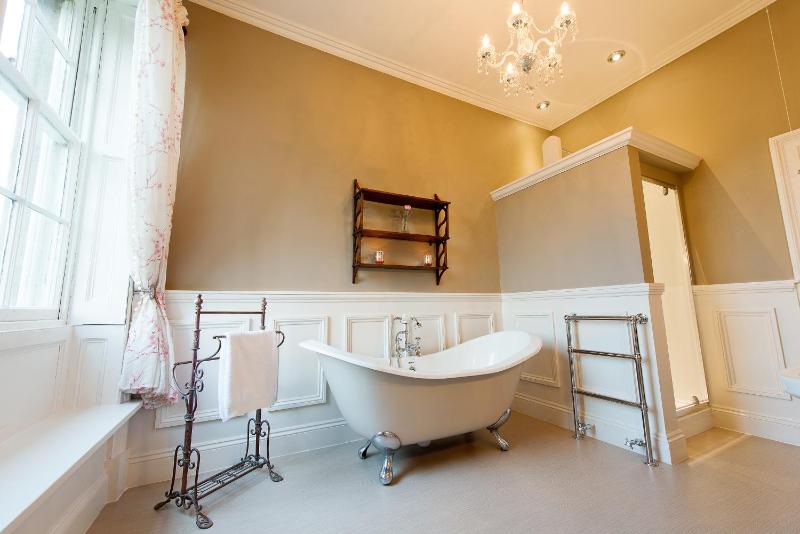 Superior King Room image 4