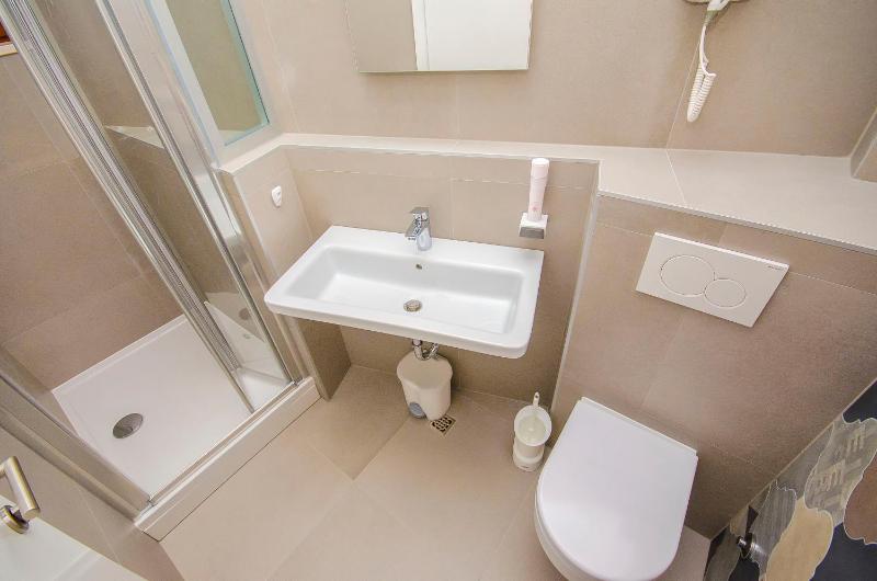 Double Room with Private Bathroom image 3