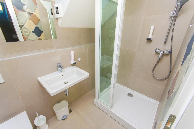 Single Bed in 3-Bed Dormitory Room with Shared Bathroom image 2