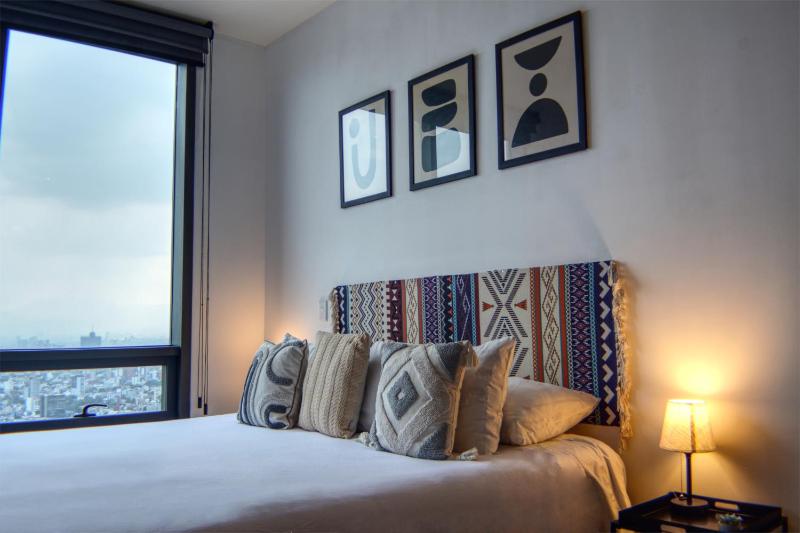 Luxurious 2BR apartment with Jacuzzi and Awesome Views - image 10