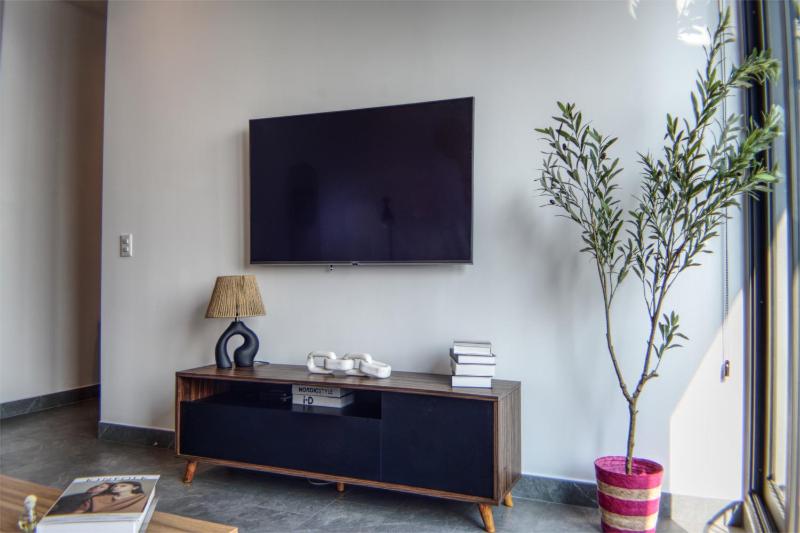 Luxurious 2BR apartment with Jacuzzi and Awesome Views - image 4